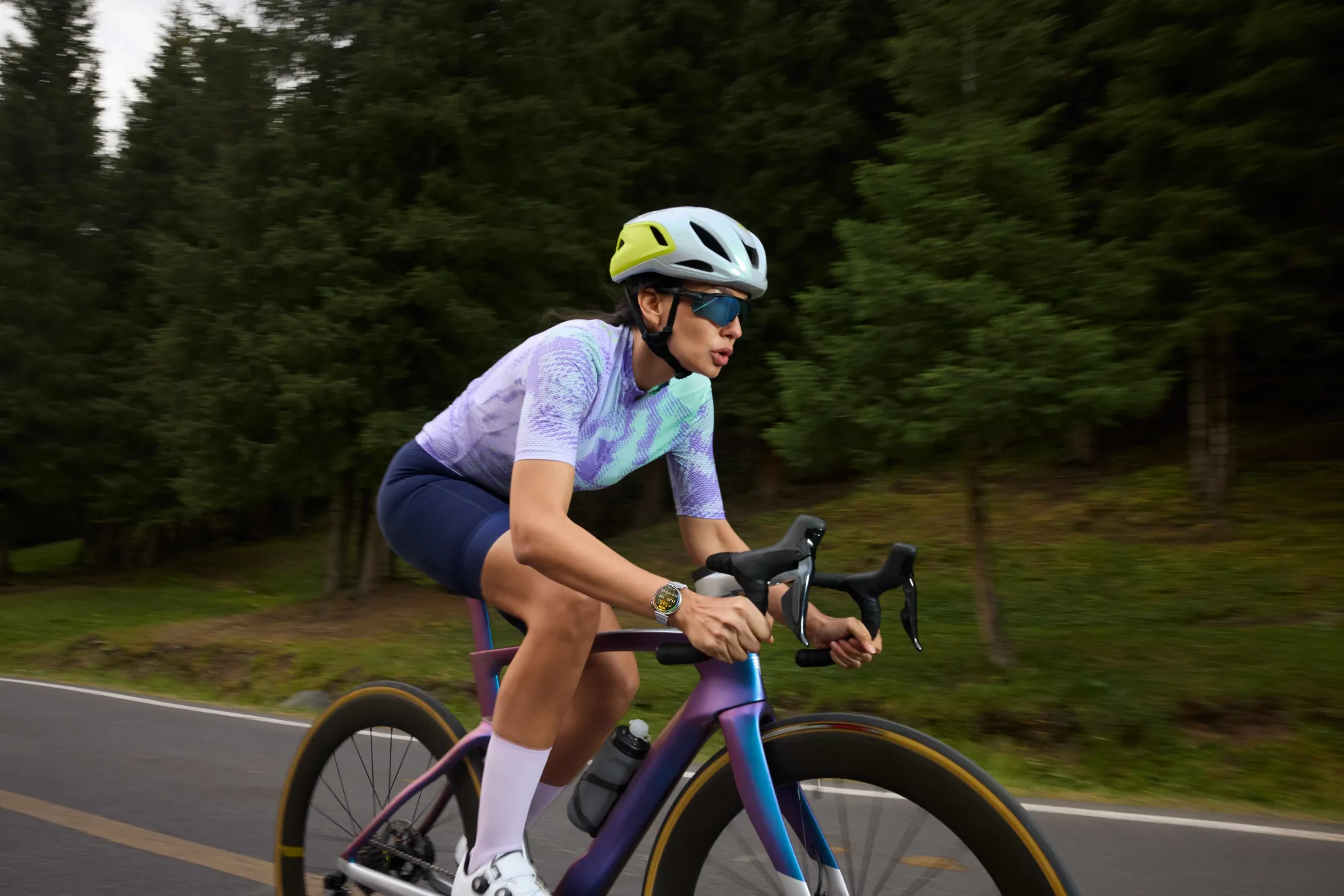 Huawei Watch GT6 indossato durante il ciclismo