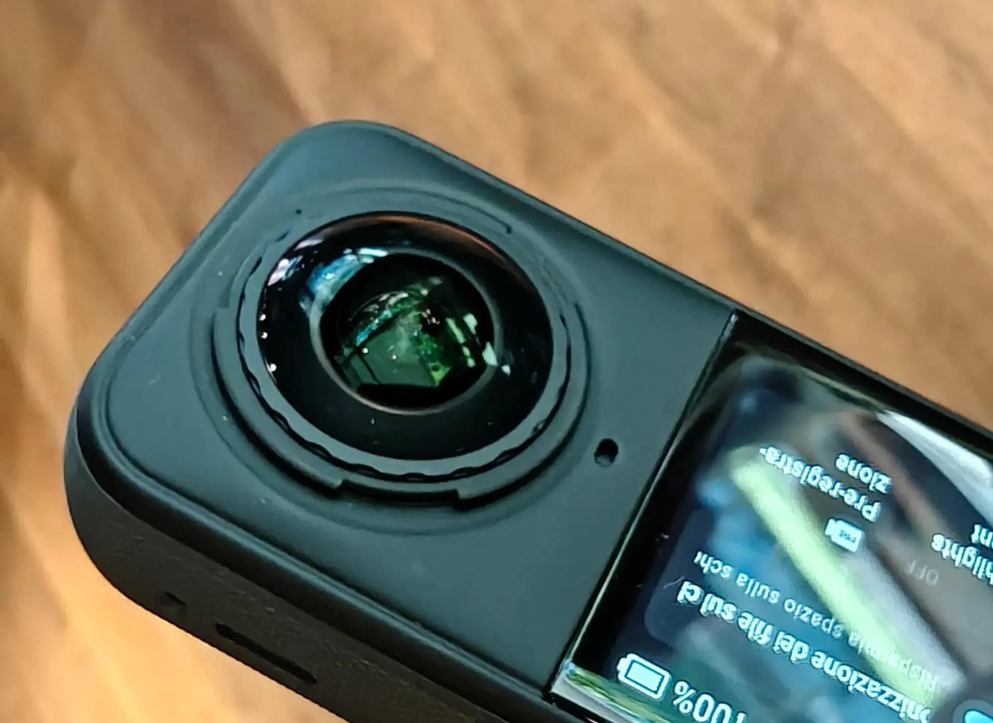 Insta360 X5: la lente intercambiabile che protegge il sensore