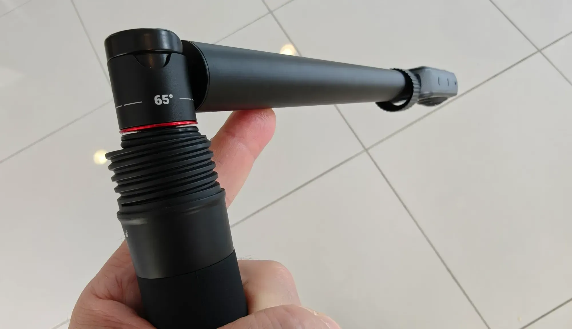 Selfie Stick Bullet Time 2.0 con angoli da 65°, 75° e 90° e una lunghezza massima di 120 cm