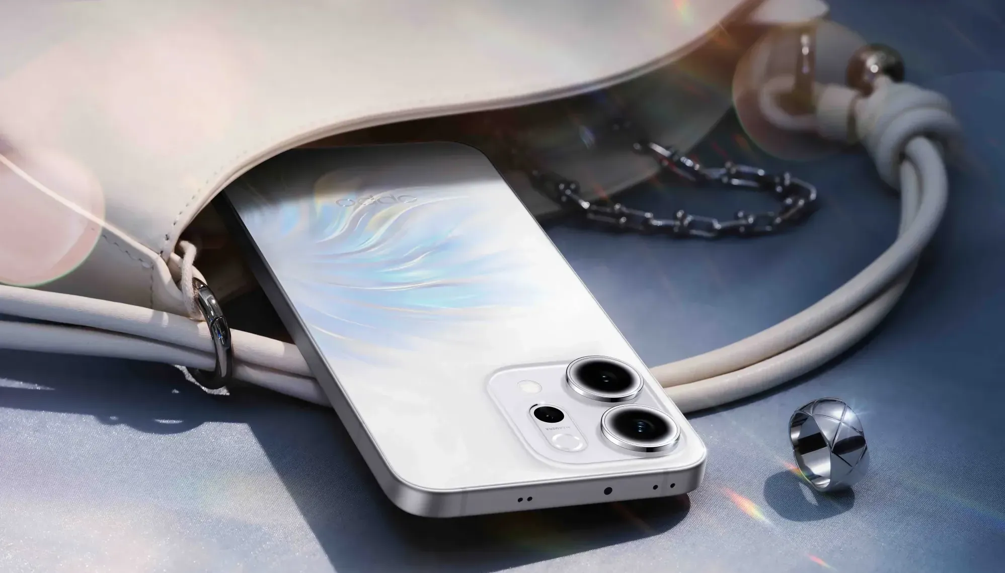 Oppo Reno14 5G colorazione Opal White