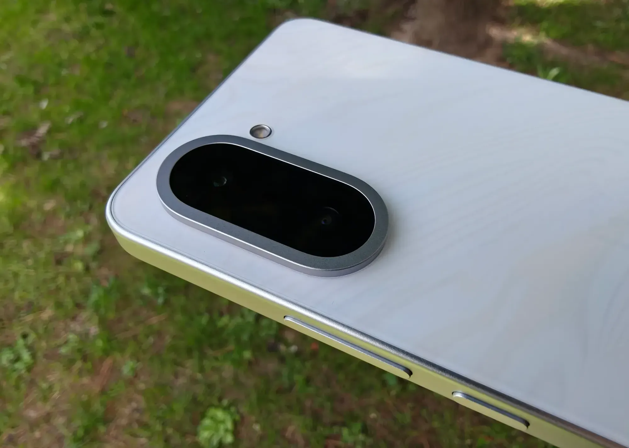OnePlus Nord CE5 5G: l'alloggiamento delle fotocamere posteriori