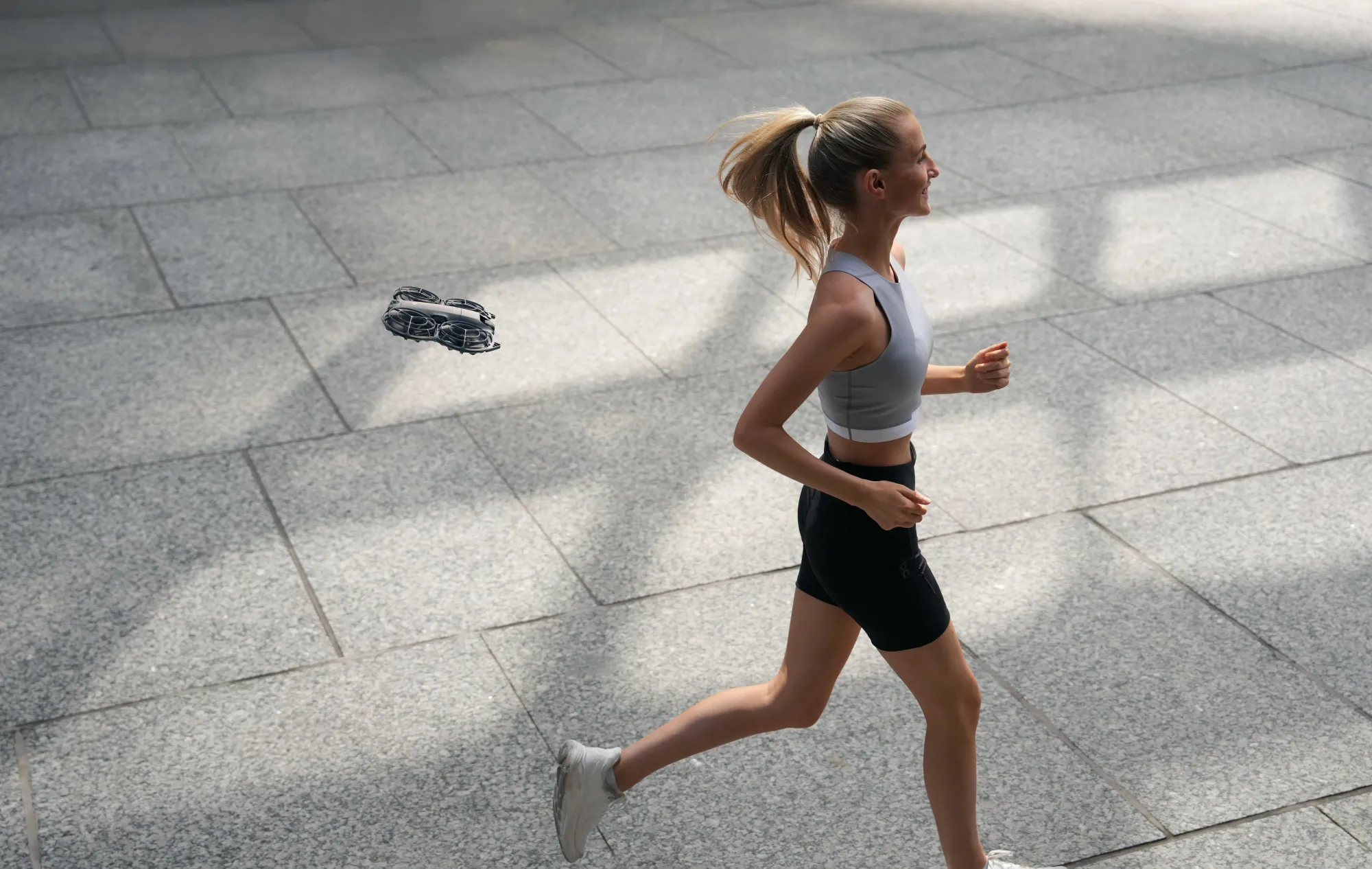 Negli spazi aperti, il drone può seguire il soggetto, in otto direzioni, fino a velocità di 12 m/s