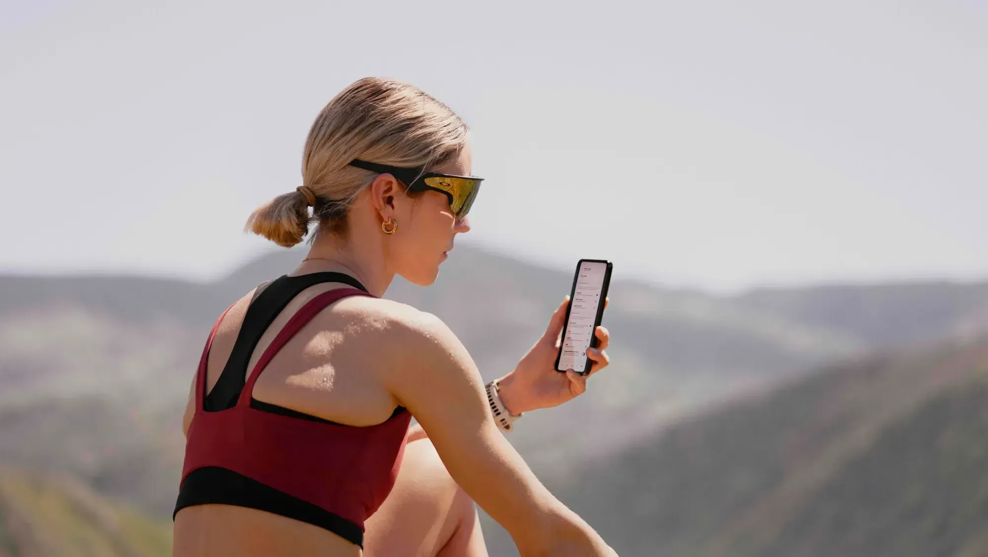 Oakley Meta Vanguard interagiscono con l'App