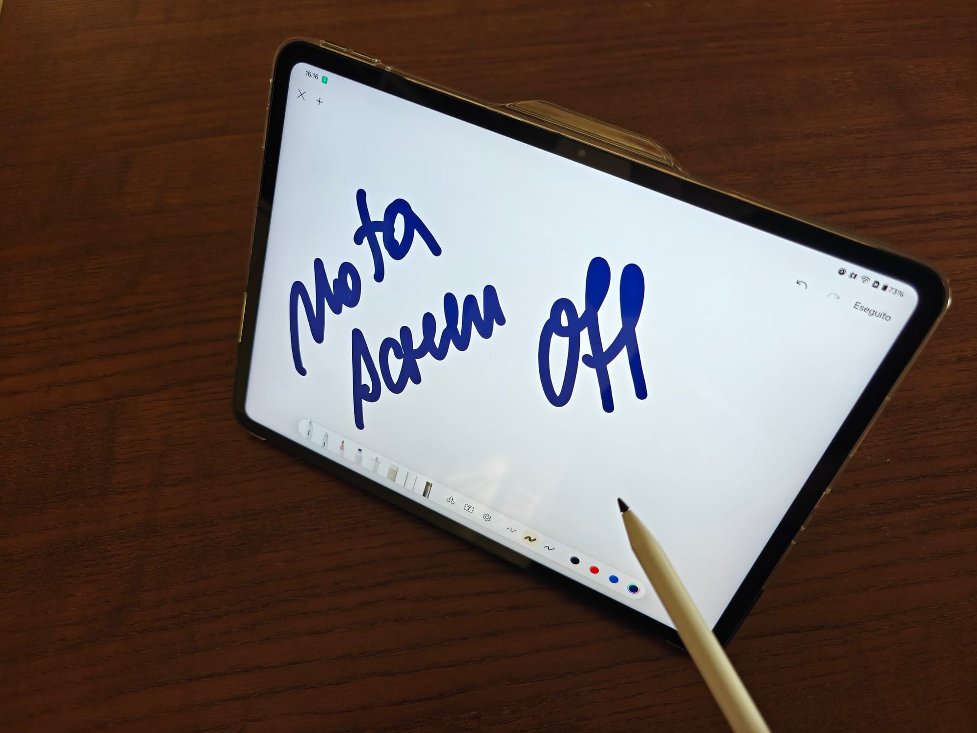 La modalità screen-off è attivabile semplicemente toccando con la Stylo lo schermo, anche se spento