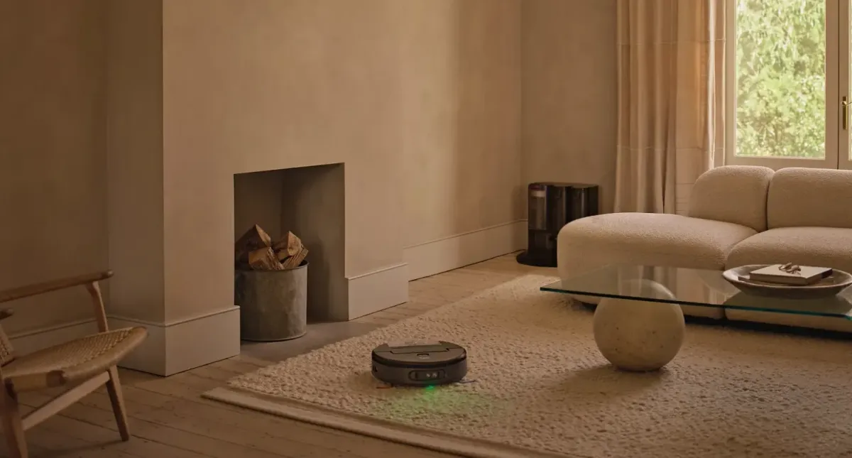 Dyson Spot+Scrub Ai, il primo robot Dyson per la pulizia a secco e a umido