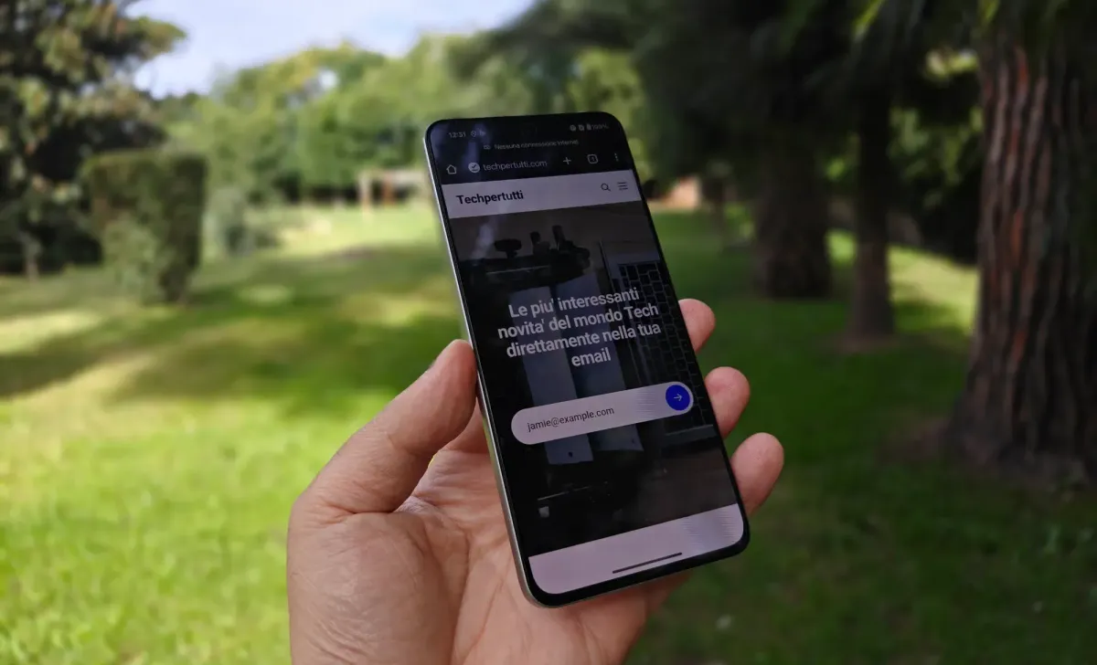 Display del OnePlus Nord CE5 5G all'aperto