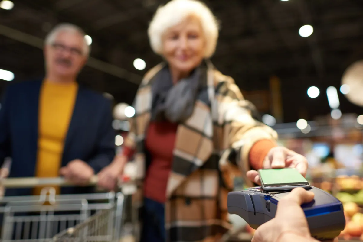 Tecnologia: una priorità per la maggioranza degli over 70, ma le barriere d’uso sono ancora elevate