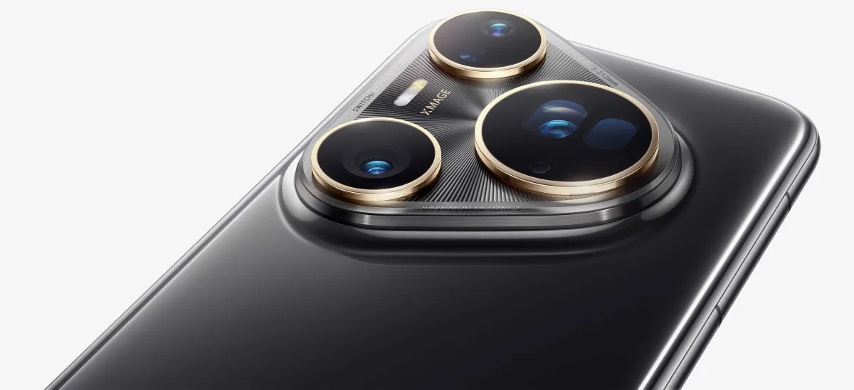 La lente del Pura 80 Ultra è impreziosita da un elegante anello dorato, che crea l'iconico “Forward Symbol” 