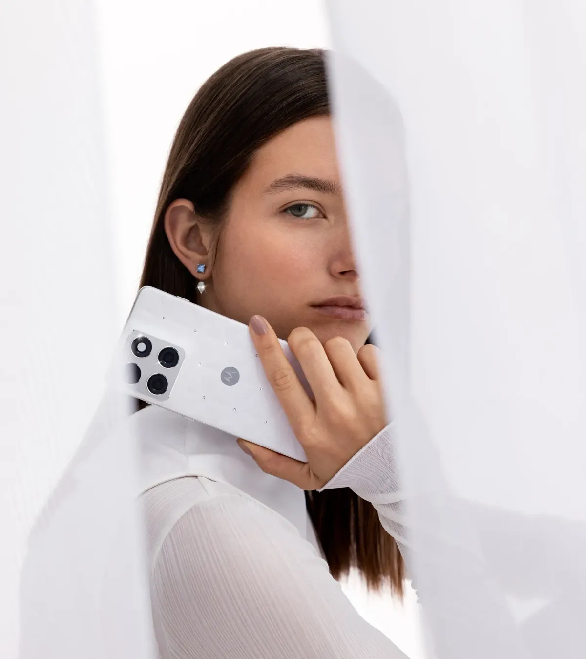 Motorola: presentata l'esclusiva edizione speciale edge 70 nel Pantone Color of the Year 2026