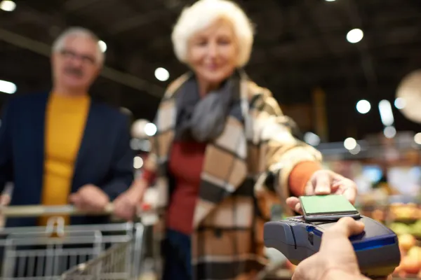 Tecnologia: una priorità per la maggioranza degli over 70, ma le barriere d’uso sono ancora elevate