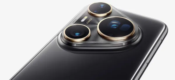 La lente del Pura 80 Ultra è impreziosita da un elegante anello dorato, che crea l'iconico “Forward Symbol” 