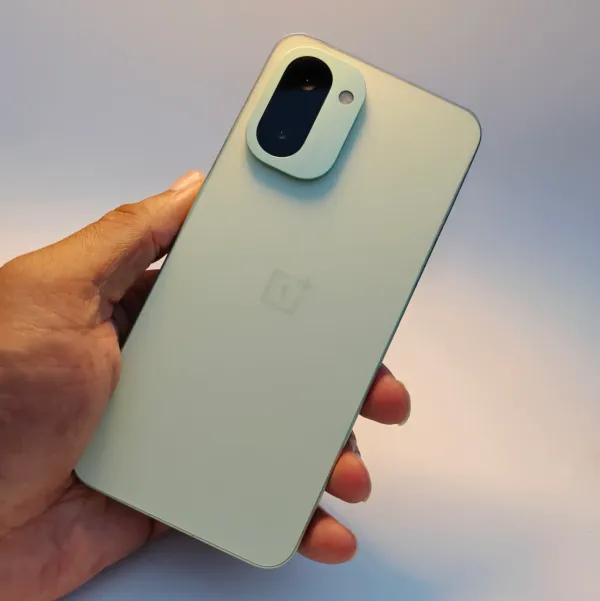 OnePlus 15R: prestazioni concrete, zero compromessi.